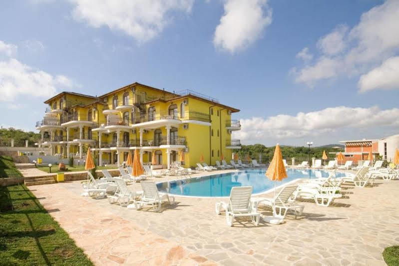 Menada Green Hills Apartments Sozopol Exteriör bild