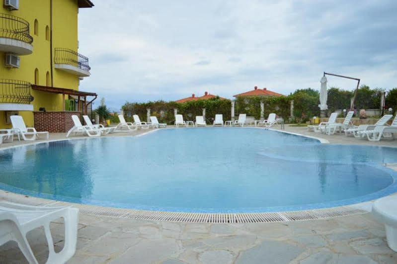 Menada Green Hills Apartments Sozopol Exteriör bild