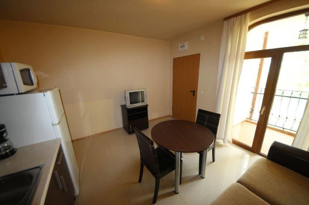 Menada Green Hills Apartments Sozopol Exteriör bild