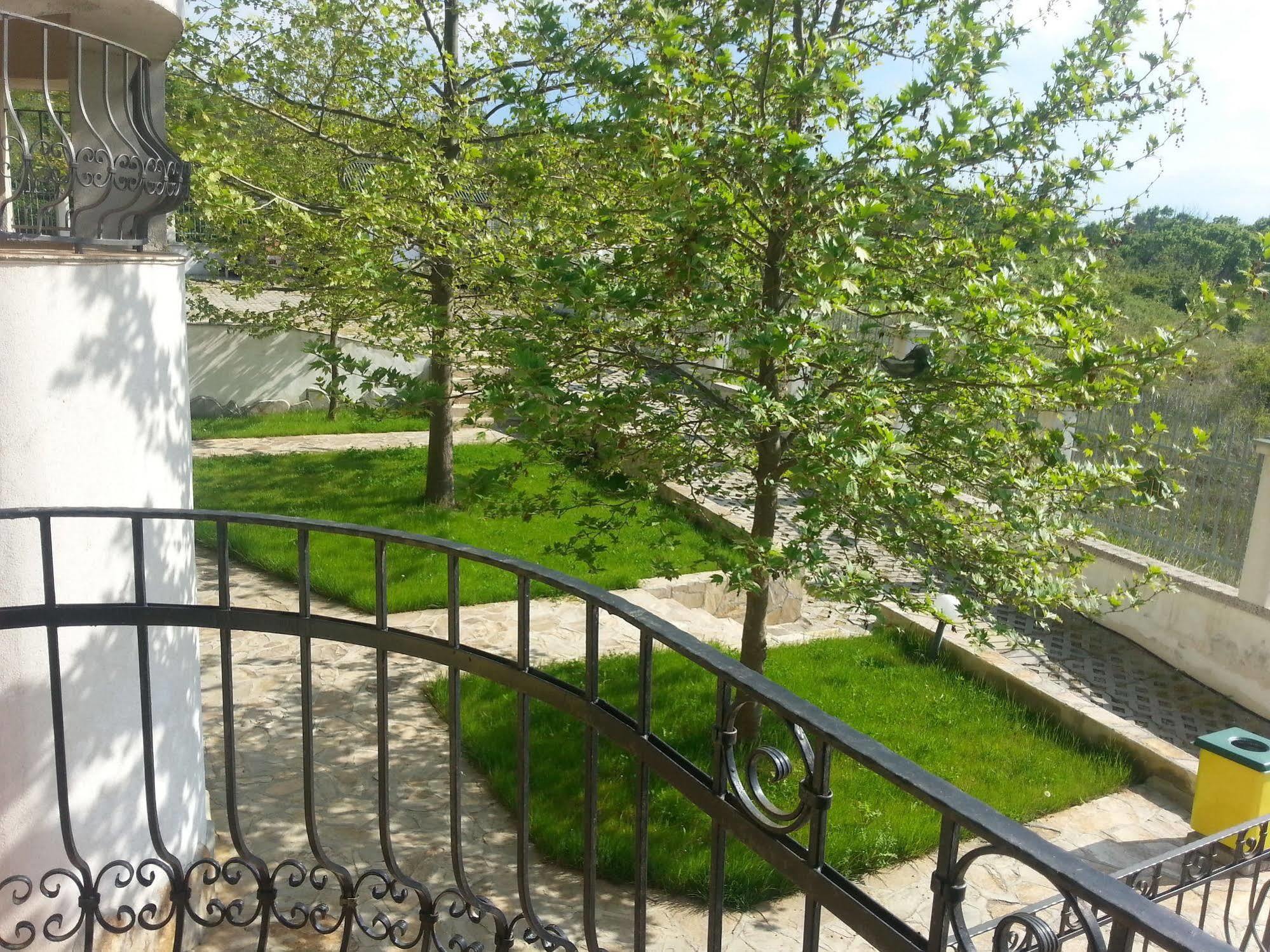 Menada Green Hills Apartments Sozopol Exteriör bild