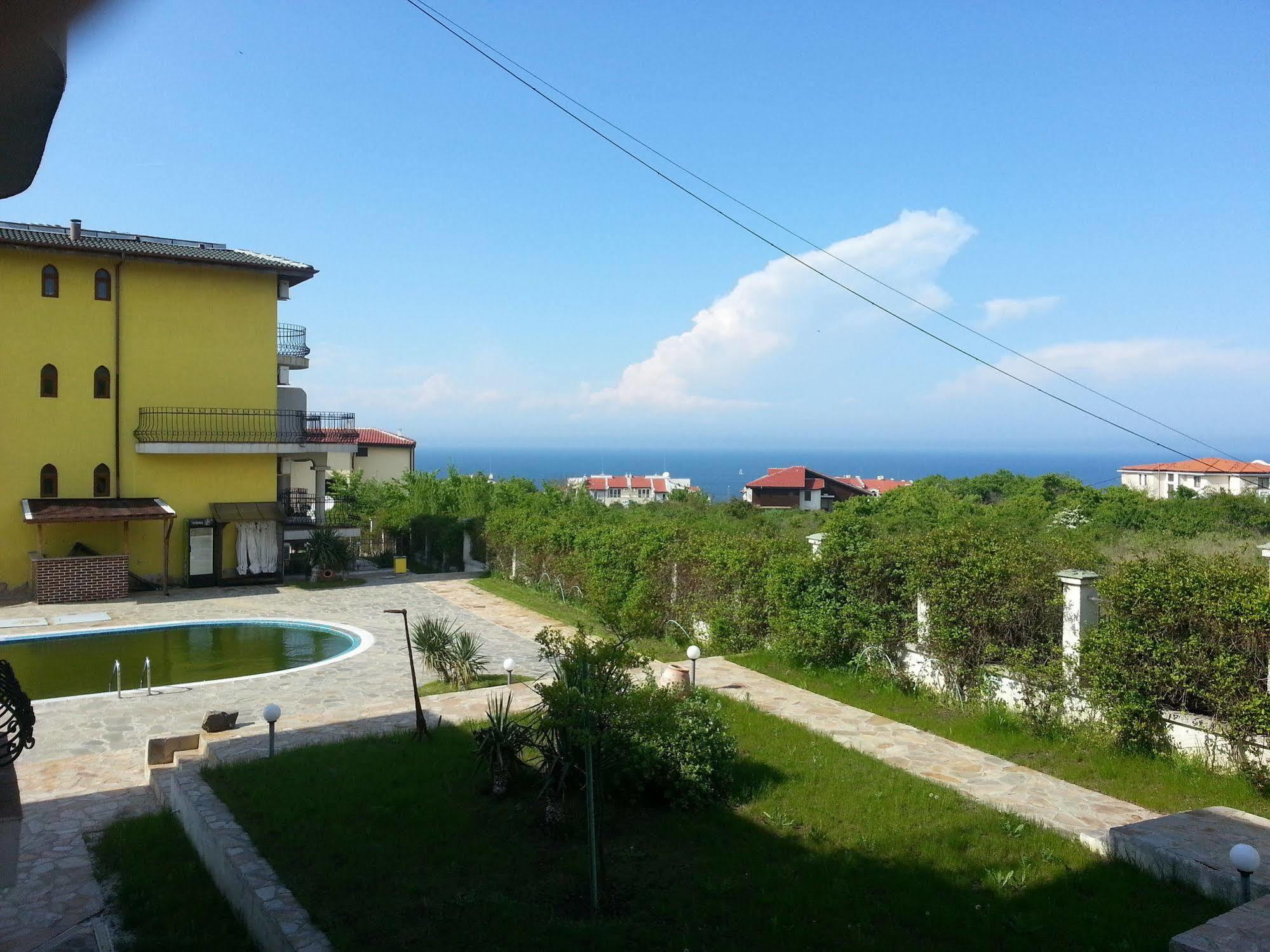 Menada Green Hills Apartments Sozopol Exteriör bild
