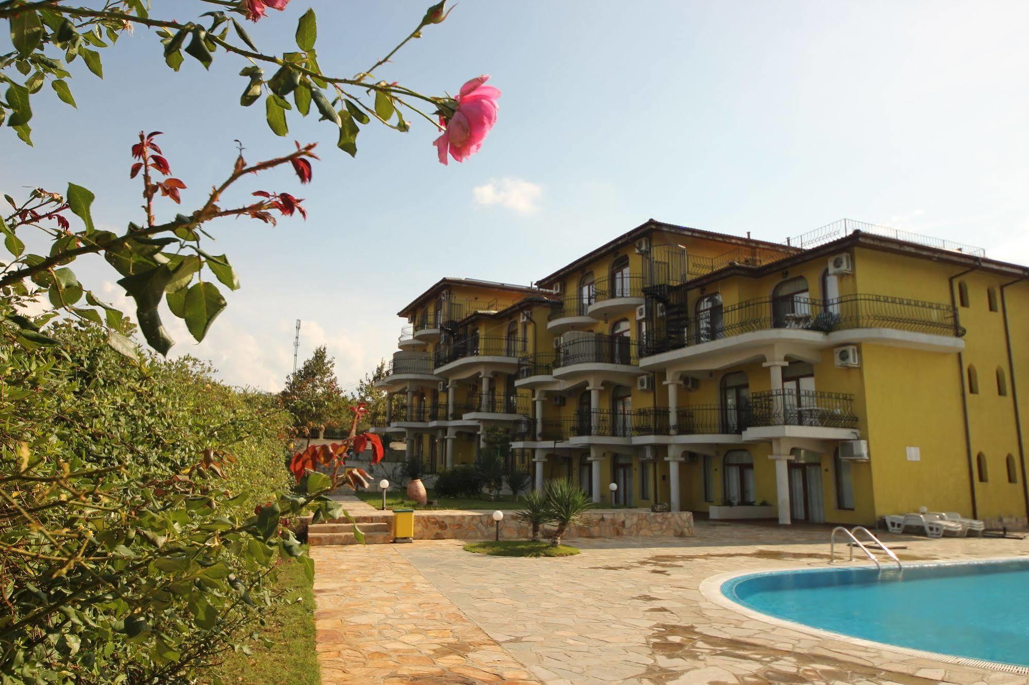 Menada Green Hills Apartments Sozopol Exteriör bild