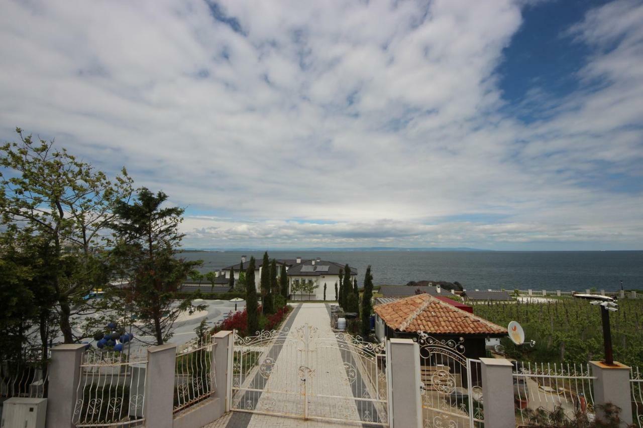 Menada Green Hills Apartments Sozopol Exteriör bild